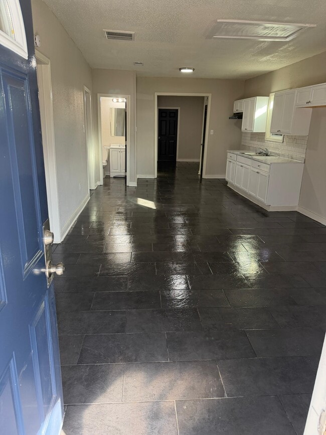 Building Photo - 744 Baltimore St