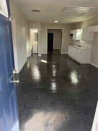 Building Photo - 744 Baltimore St