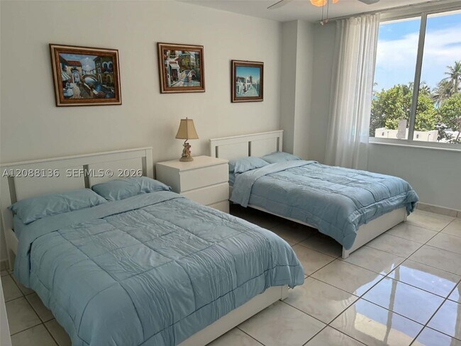Building Photo - 3725 S Ocean Dr