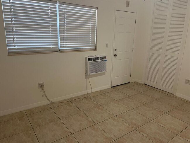 Building Photo - 2001 S Ocean Dr