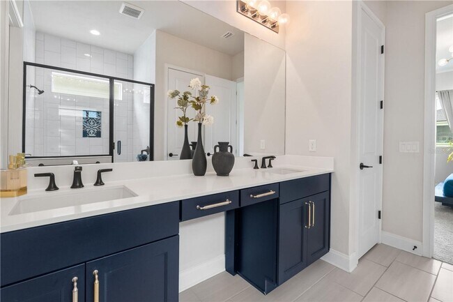 Building Photo - Gorgeous 3/2 in Oakmont!!!