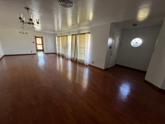 Building Photo - Country Estate Living at its BEST - 4 Bedrooms, 3 Bathrooms in Delano - Liberty One Real Estate G...