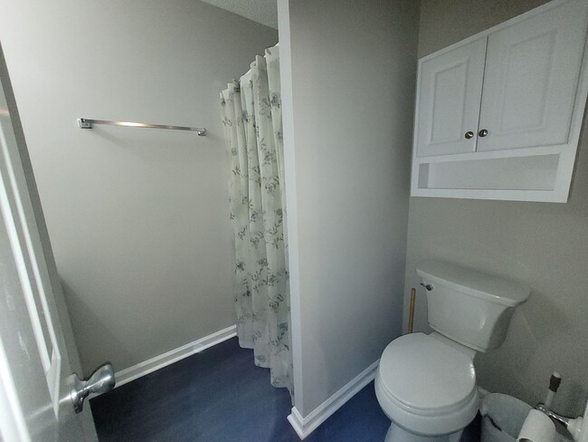 Building Photo - Furnished 3 BR, 3 BH Townhouse in Wilmington!