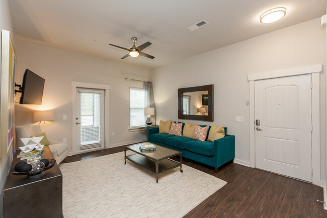 Building Photo - 109 Residences Ln