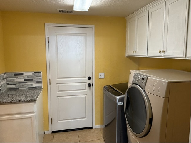 Building Photo - 851 N Hartnell Pl