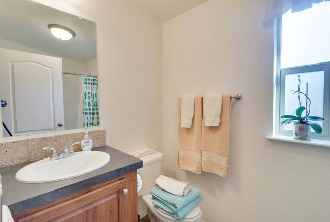 Building Photo - Spacious Home with 3 Bedroom | 2 Bath home...