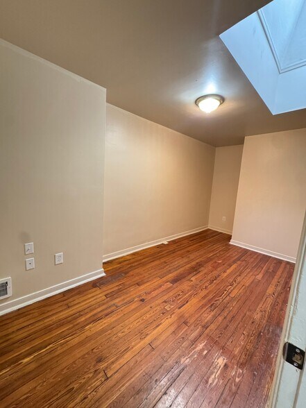 Building Photo - 2025 Penrose Ave
