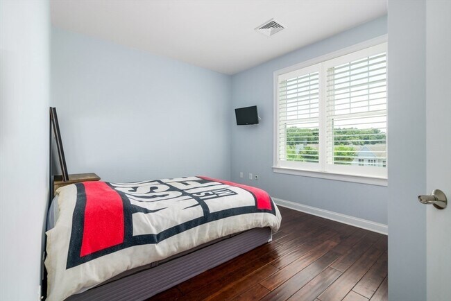 Building Photo - 115 Halsted Dr