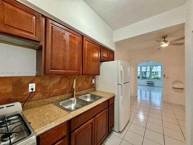 Building Photo - 610 12th St