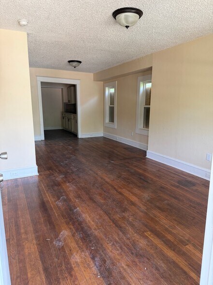 Building Photo - 4917 S Benton Ave
