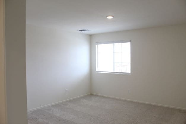 Building Photo - "Spacious 4-Bedroom with 2.5 Baths availab...