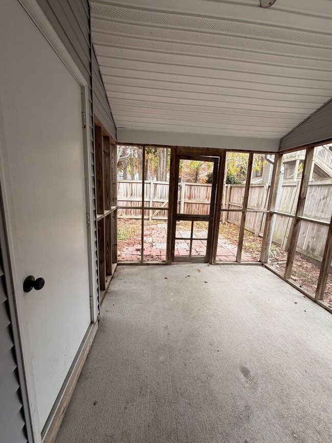 Building Photo - 606 Windbrook Cir