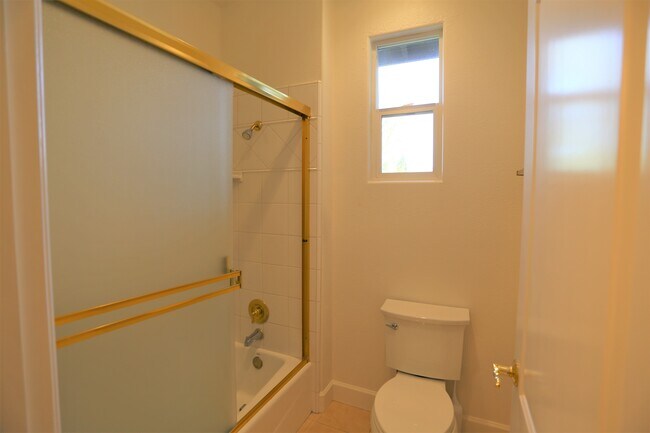 Building Photo - 320 Hartley Dr