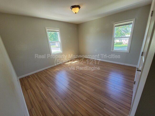 Building Photo - 414 Douglass Ave
