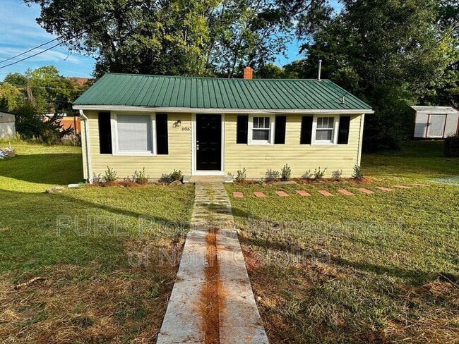 Building Photo - 606 Carver Dr