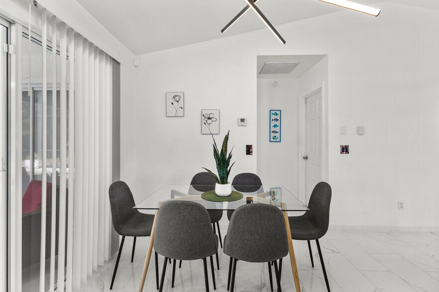 Building Photo - 3620 Candia Ave