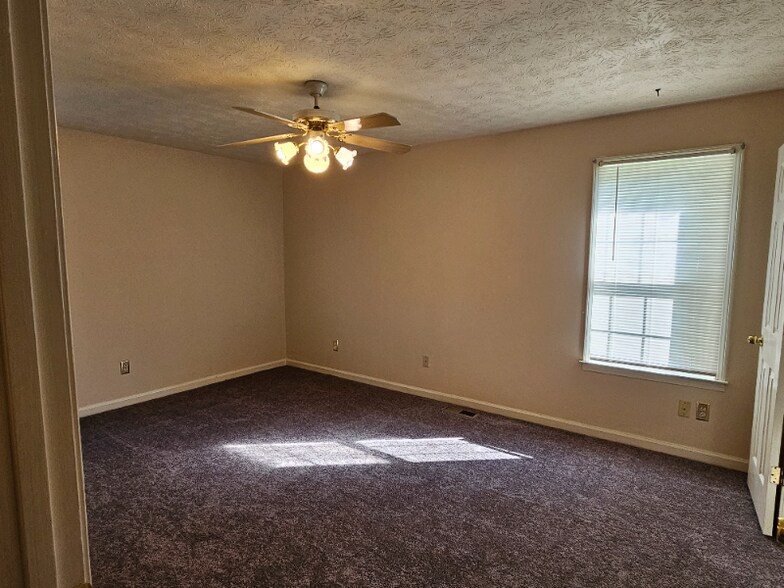 Building Photo - 1011 Brookwood Dr