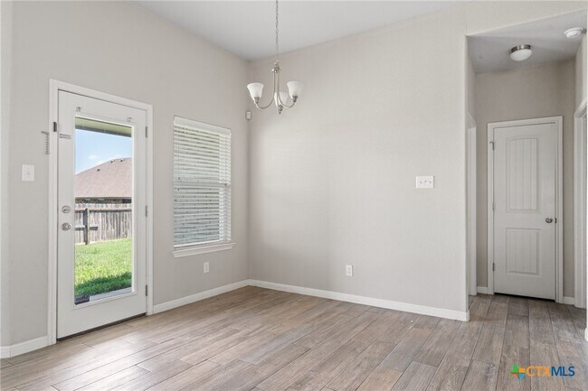 Building Photo - 6117 Verde Dr