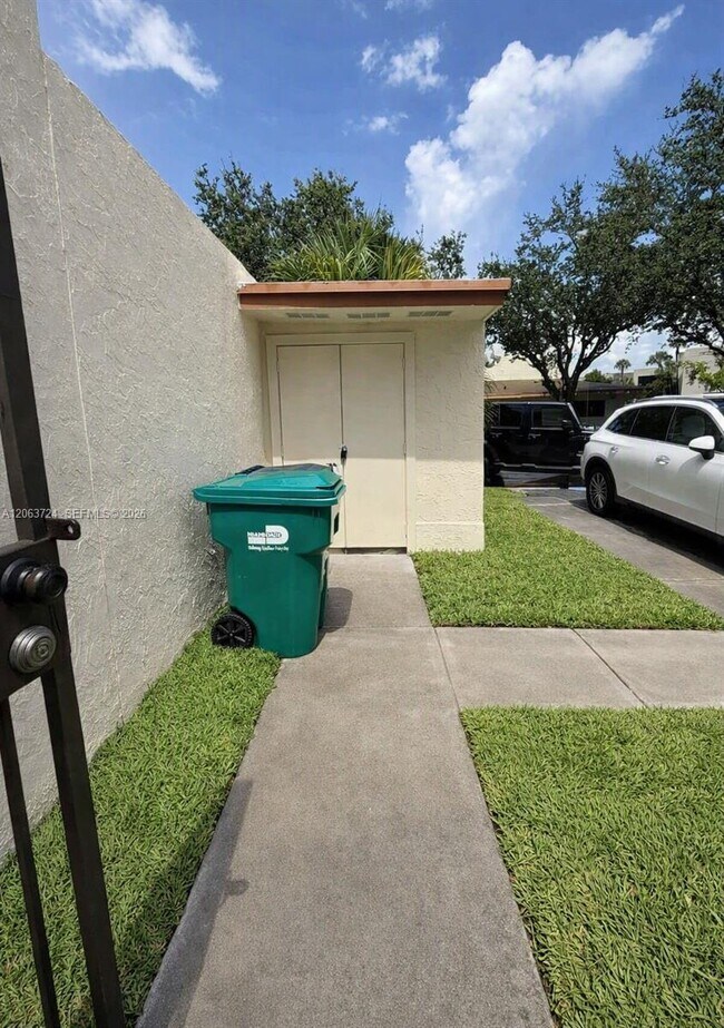 Building Photo - 10672 SW 79th Terrace