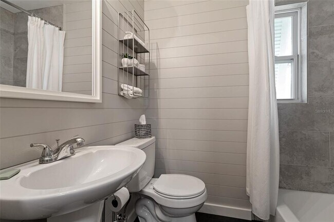 Building Photo - 1435 NW 7th Ave