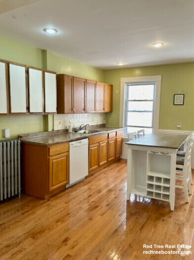 Building Photo - 46 Aspinwall Ave