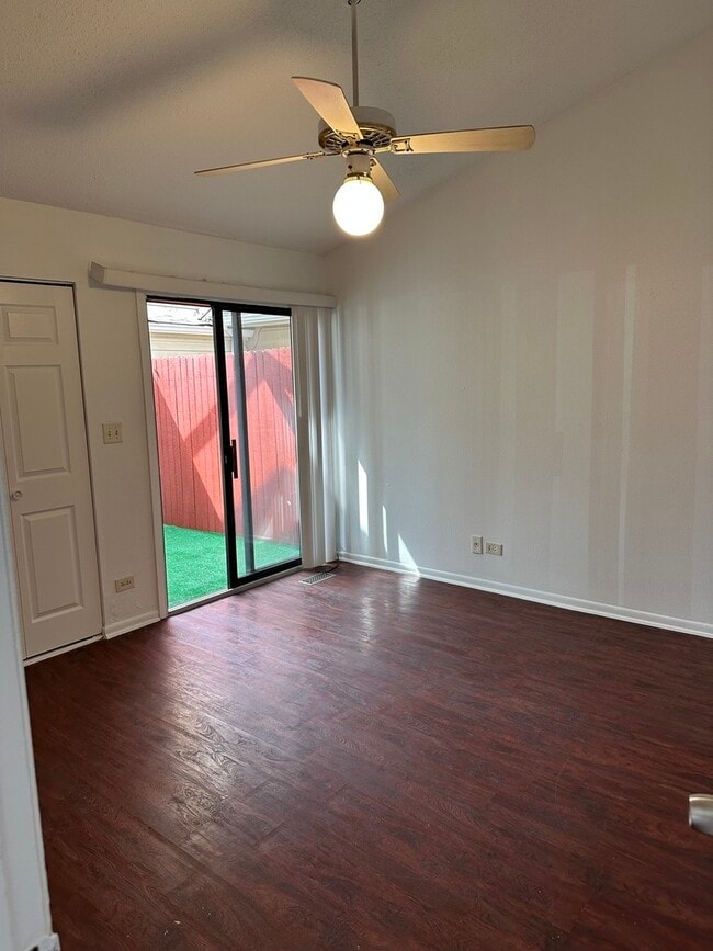 Building Photo - 1002 Pheasant Run Ln