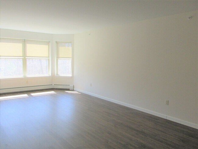 Building Photo - Spacious 1 Bedroom with beautiful wooded view
