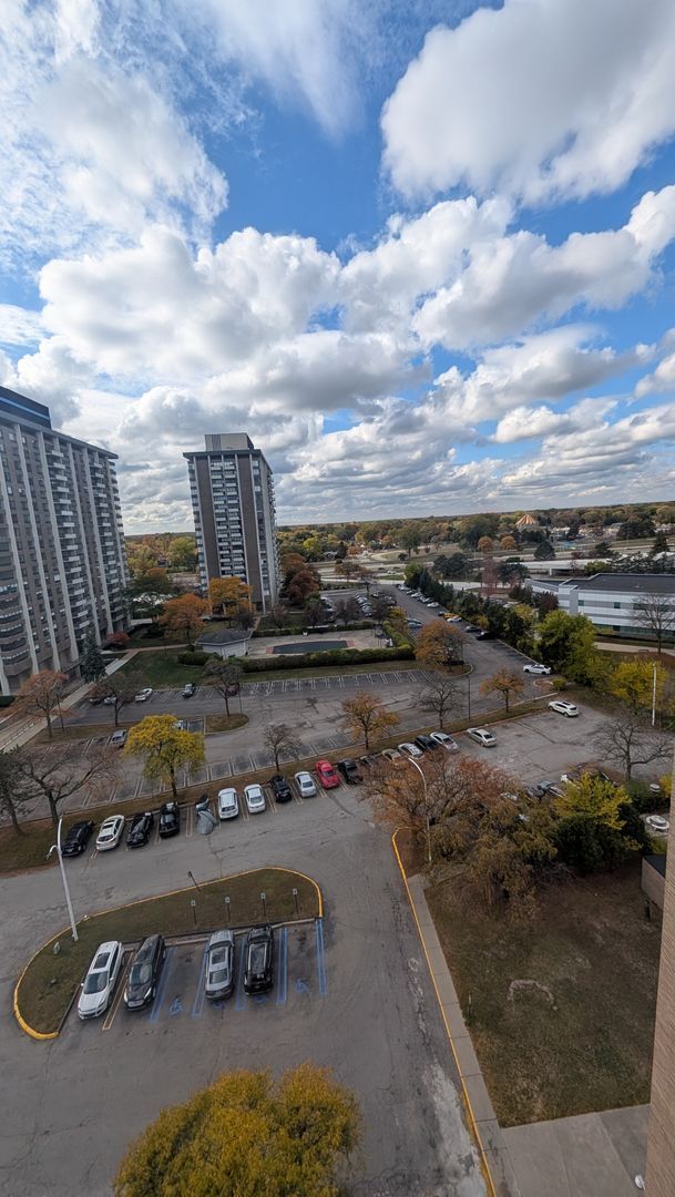 Building Photo - 16400 N Park Dr