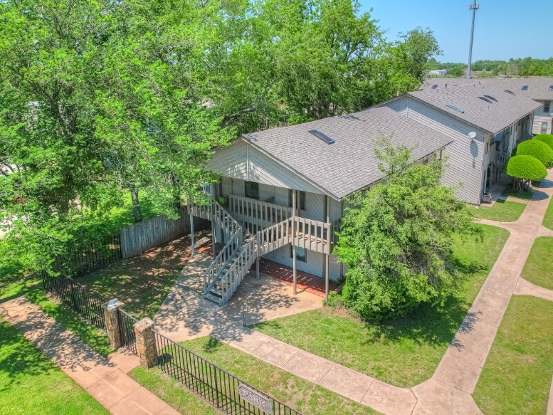 Building Photo - 131 W Acres St