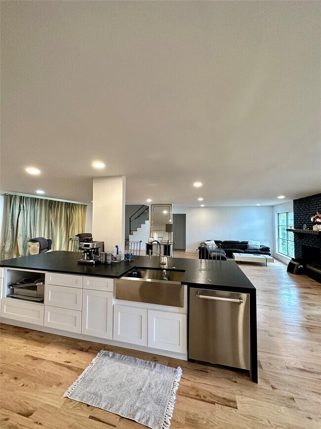 Building Photo - 7806 Rolling Acres Dr