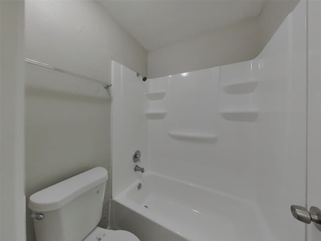 Building Photo - 2806 Quail Run Dr