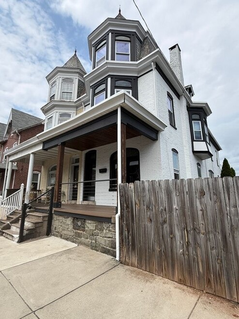 Building Photo - 339 E Philadelphia Ave