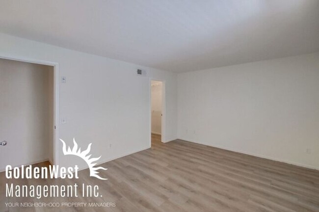 Building Photo - Elegant Dual Master 2Bdm 2.5Ba Townhome in...