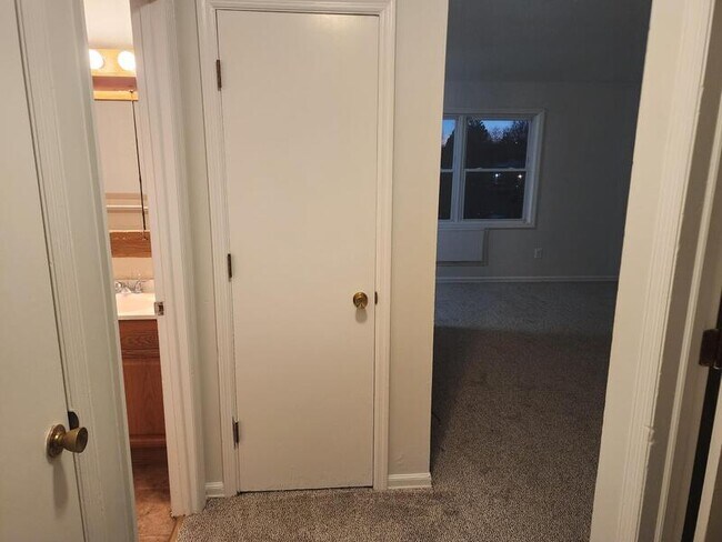 Building Photo - 17 Alexander Dr