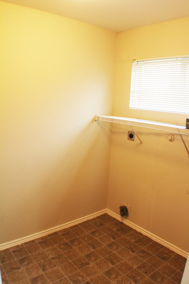 Building Photo - Great One story home in Enclave and Willow...