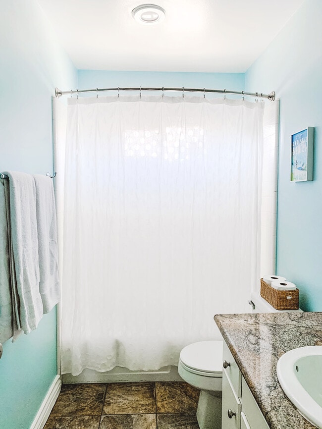 Building Photo - 3080 Lincoln St