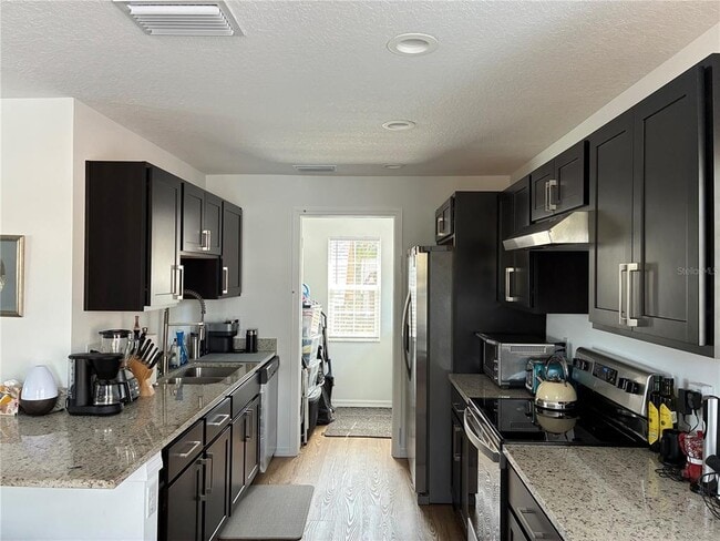 Building Photo - 2651 Bayside Dr S