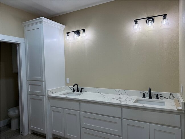 Building Photo - 807 S Coulter Dr