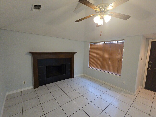 Building Photo - 13806 Long Glen Dr