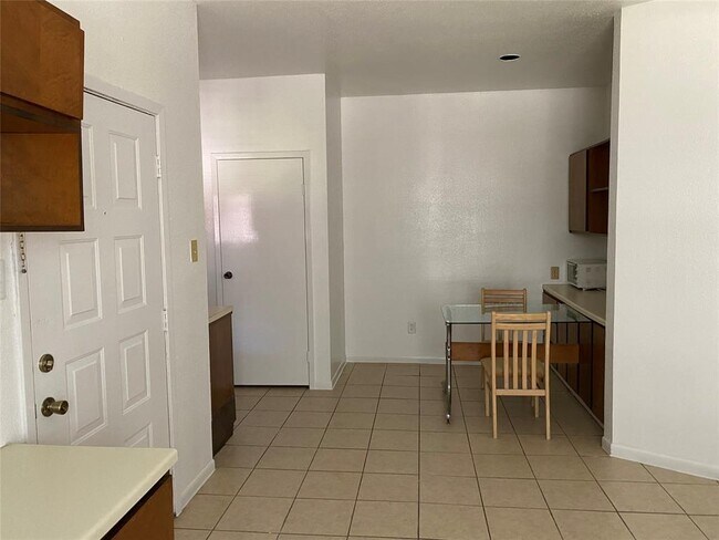 Building Photo - 7901 Cambridge St