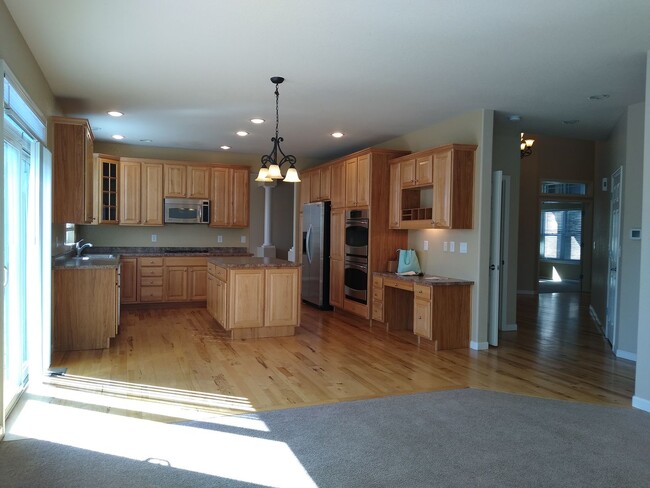 Building Photo - Absolutely Stunning West Arvada/Golden Gem...