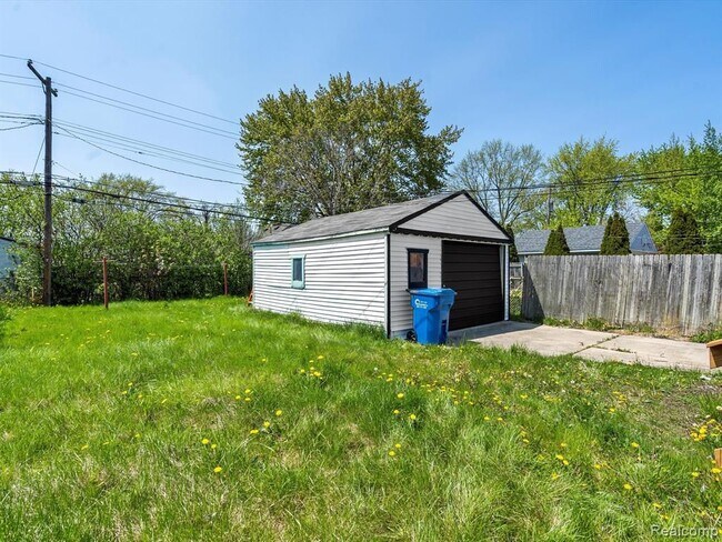 Building Photo - 24561 Berry Ave