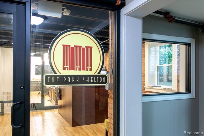 Building Photo - 15 E Kirby St