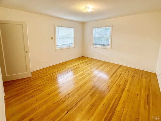 Building Photo - 250 Edgewood Ave
