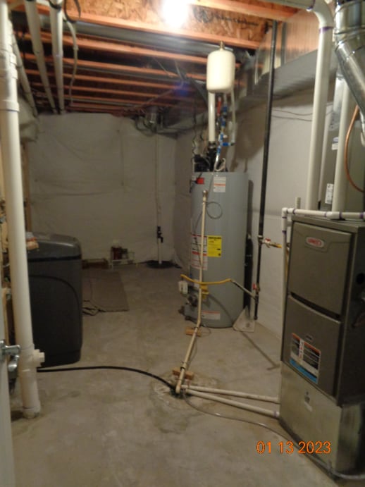 Building Photo - Main level living