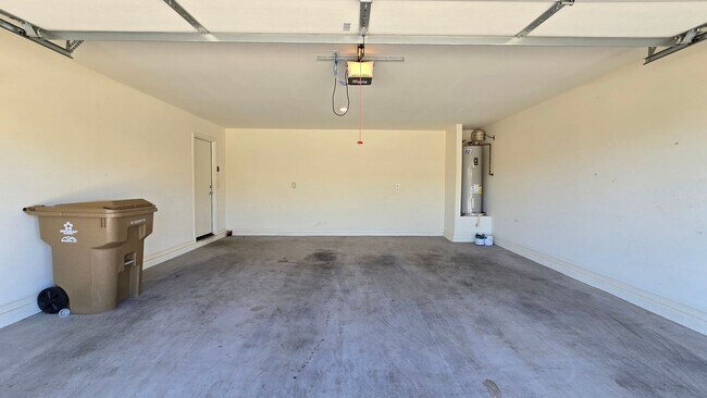 Building Photo - Gorgeous 4 year old home!