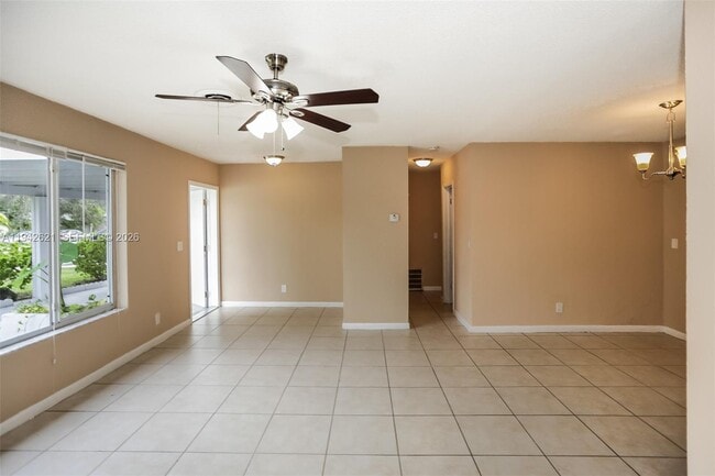 Building Photo - 351 SW 31st Ave