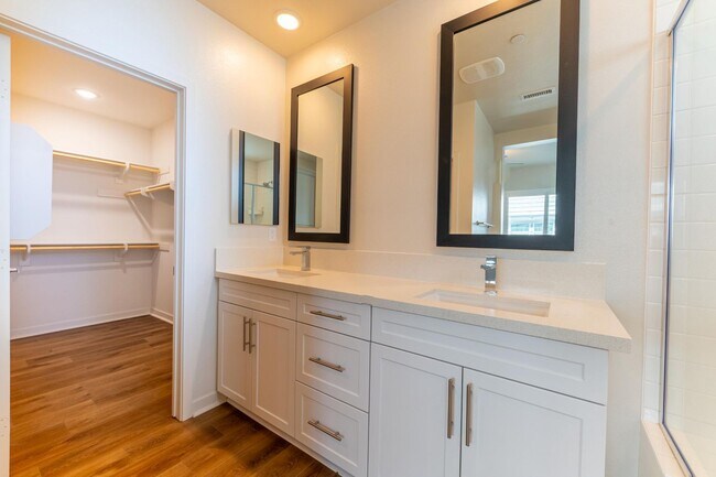 Building Photo - Otay Ranch Two Weeks FREE  3 bd /2 ba Newer Condo w Garage, Laundry + More!