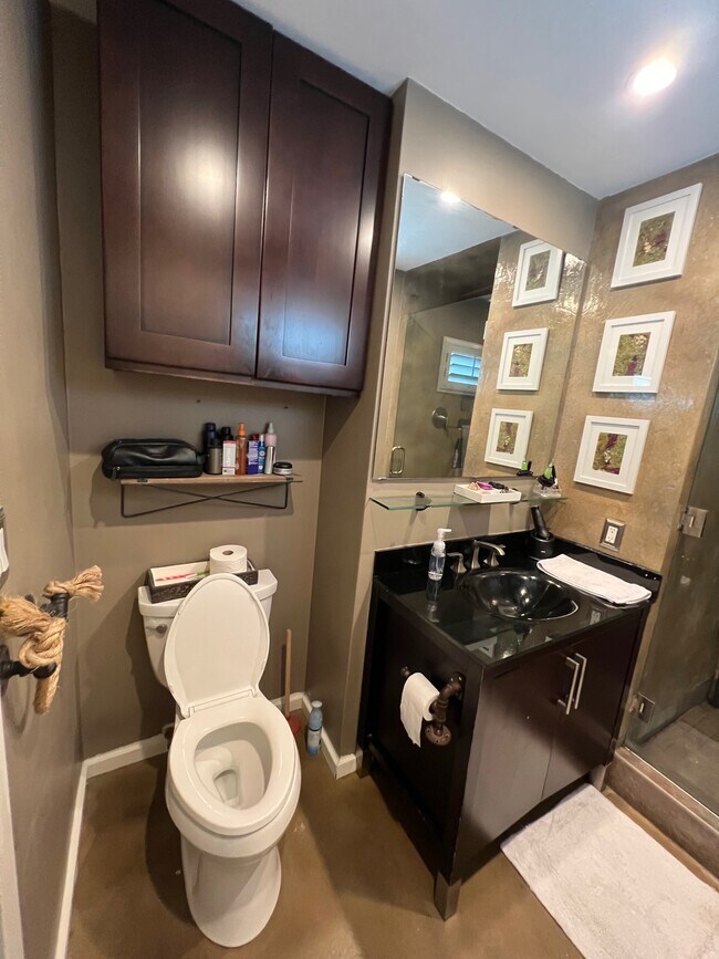 Master Bath - 333 Newport Ave