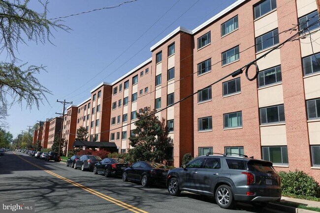 Building Photo - 1200 S Arlington Ridge Rd